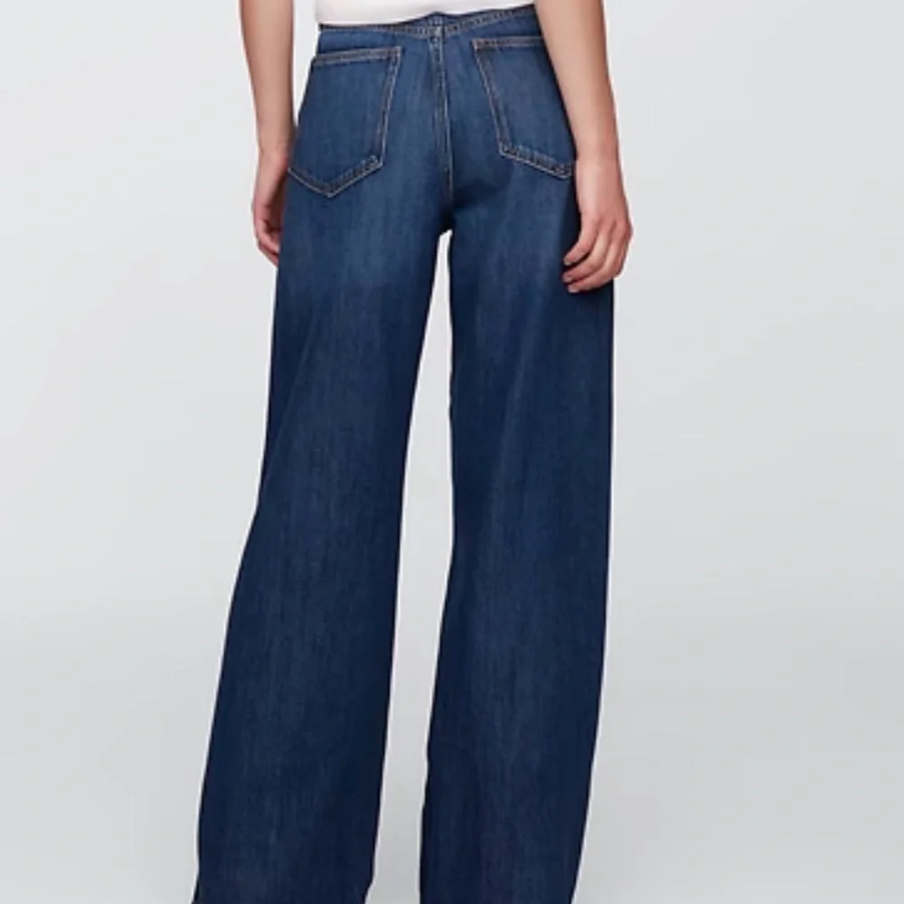 GAP High Rise SuperSoft Studded Wide-Leg Jeans - Picture 6 of 7